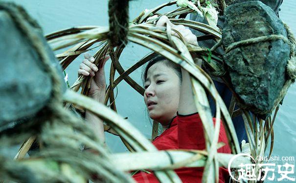 殘酷女高生性私刑(女子手術臺上的活體實驗)